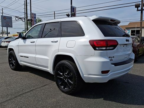 Used 2018 Jeep Grand Cherokee Altitude AWD/4WD image 3