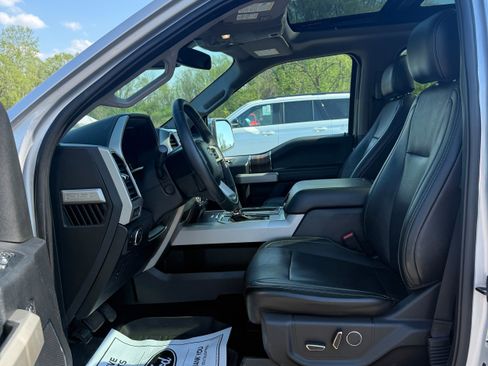 Used 2017 Ford F150 Lariat w/ Equipment Group 502A Luxury AWD/4WD image 8