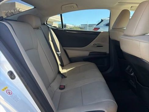 Used 2019 Lexus ES 300h w/ Accessory Package 2 FWD image 8
