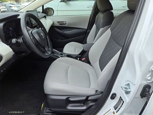 Used 2022 Toyota Corolla LE image 17