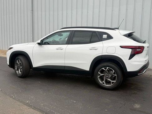 New 2026 Chevrolet Trax LT FWD image 2