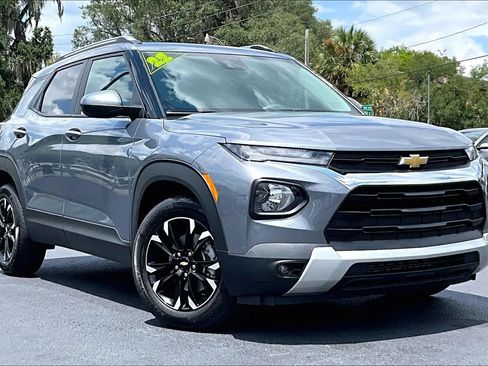 Used 2022 Chevrolet TrailBlazer LT w/ Convenience Package FWD image 2