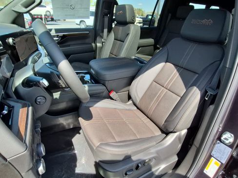 New 2026 Chevrolet Suburban High Country w/ Sun And Tow Package AWD/4WD image 12
