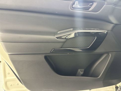 Certified 2025 Nissan Pathfinder SV image 21