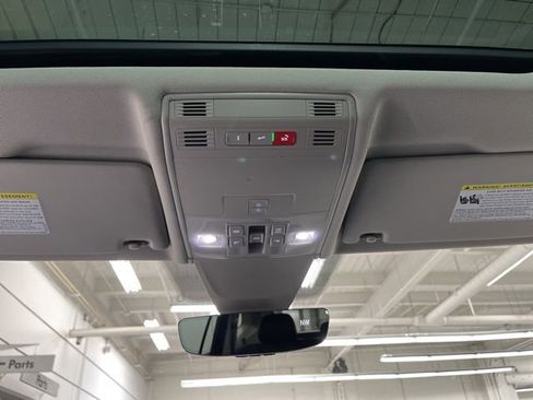 Certified 2023 Volkswagen Tiguan SE w/ Panoramic Sunroof Package image 23