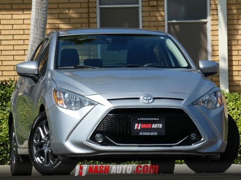 Used 2019 Toyota Yaris LE FWD image 3