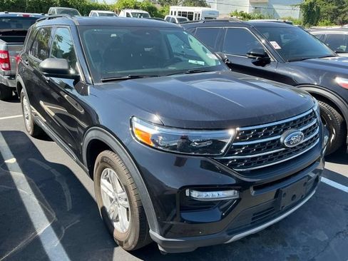 Used 2024 Ford Explorer XLT w/ Equipment Group 202A RWD image 4