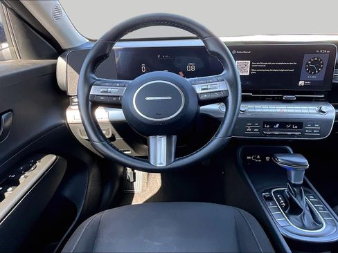 Used 2024 Hyundai Kona SEL AWD/4WD image 5
