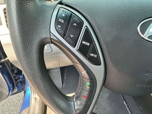 Used 2015 Hyundai Elantra SE w/ Option Group 02 FWD image 19