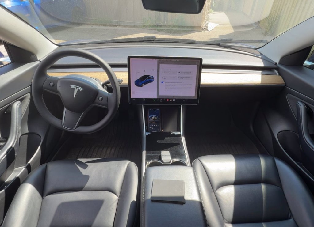 Used 2020 Tesla Model 3 Standard Range RWD image 3