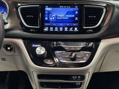 Used 2017 Chrysler Pacifica Touring-L Plus w/ Tire & Wheel Group FWD image 27