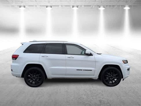 Used 2021 Jeep Grand Cherokee Laredo X AWD/4WD image 9
