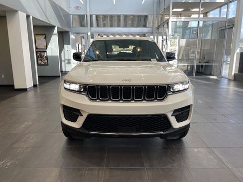 New 2025 Jeep Grand Cherokee Laredo X w/ Luxury Tech Group I image 6