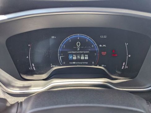 Used 2025 Toyota Corolla Cross XLE FWD image 31