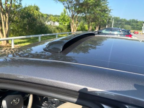 Used 2018 Toyota Camry XLE FWD image 3