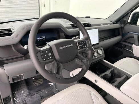 Used 2025 Land Rover Defender 110 S AWD/4WD image 4