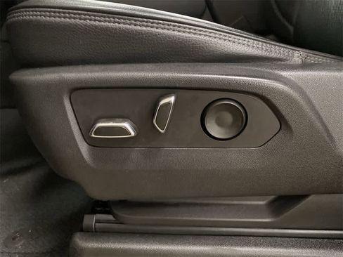 Used 2022 GMC Yukon XL Denali image 14