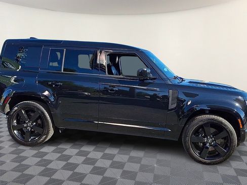 Used 2025 Land Rover Defender 110 V8 AWD/4WD image 9