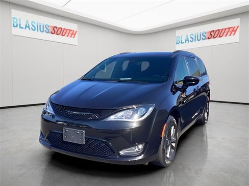 Used 2020 Chrysler Pacifica Touring-L image 7