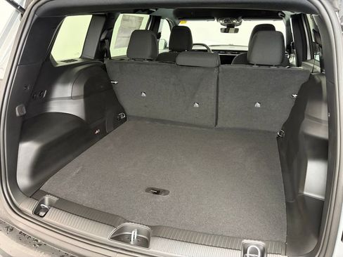 New 2026 Jeep Cherokee Laredo image 7