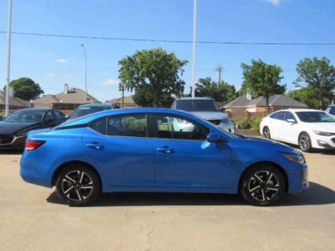 Used 2025 Nissan Sentra SV image 5