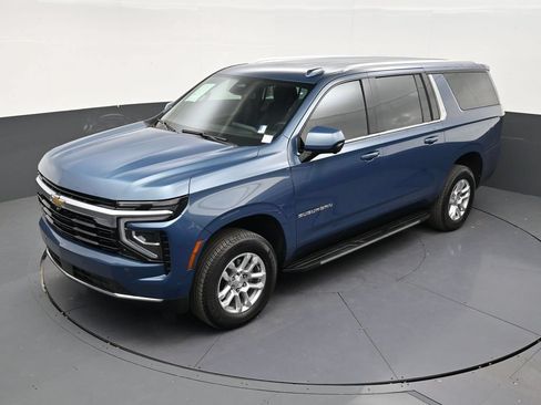 Used 2025 Chevrolet Suburban LS RWD image 14