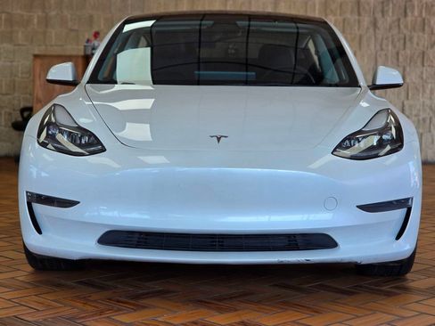Used 2023 Tesla Model 3 Standard Range RWD image 3