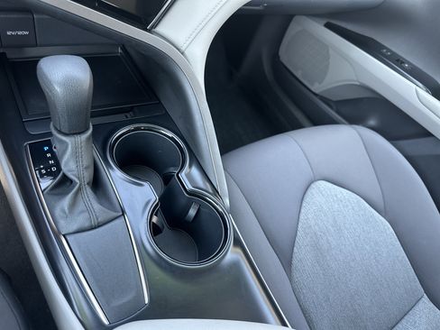Used 2020 Toyota Camry LE FWD image 19