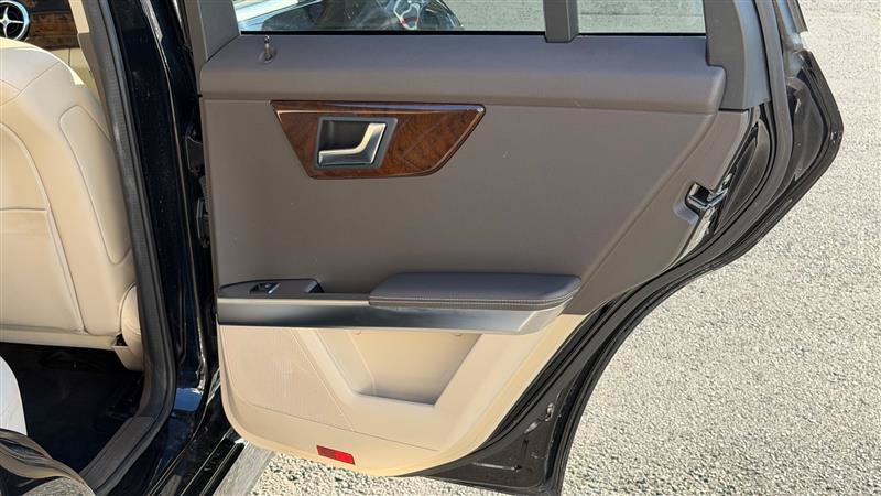 Used 2015 Mercedes-Benz GLK 350 4MATIC image 35