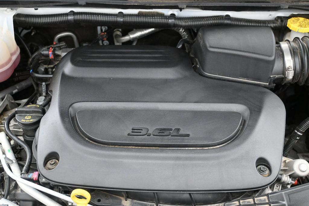 Used 2025 Chrysler Pacifica Select FWD image 32