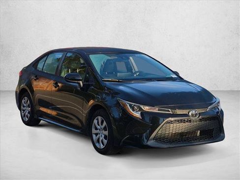 Used 2022 Toyota Corolla LE FWD image 3