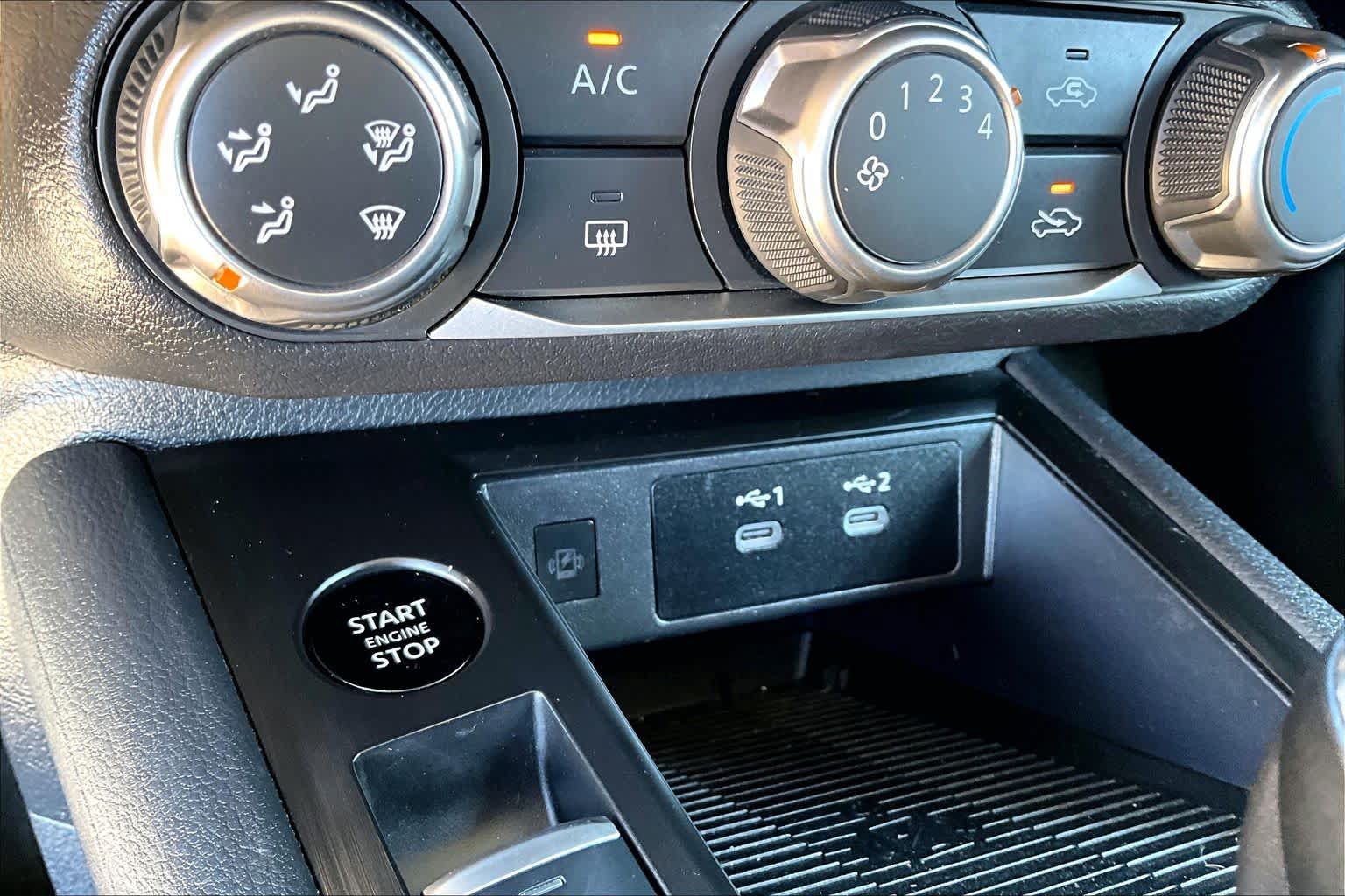 Used 2025 Nissan Kicks SV FWD image 33
