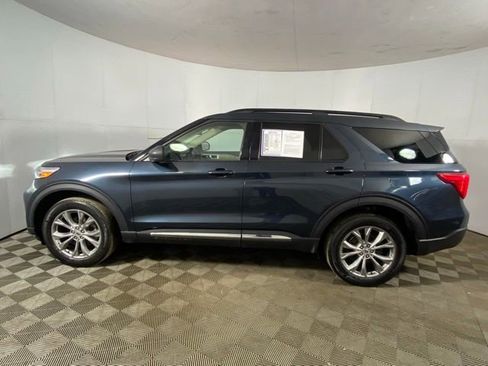 Used 2022 Ford Explorer XLT w/ Equipment Group 202A image 2