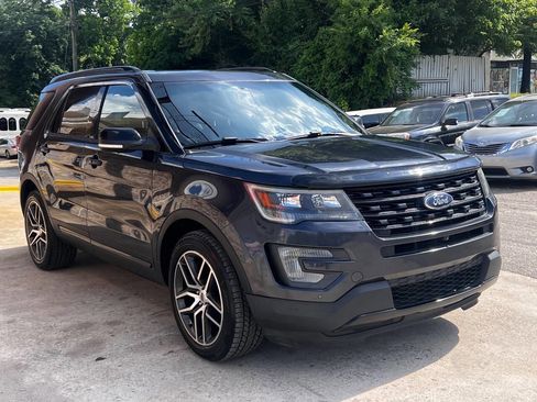 Used 2017 Ford Explorer Sport w/ Equipment Group 401A AWD/4WD image 8