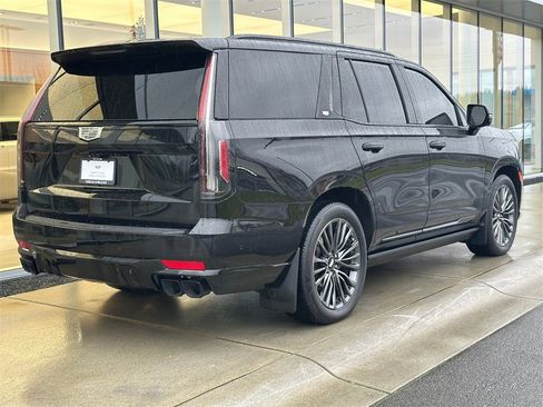 Certified 2023 Cadillac Escalade V w/ Heavy-Duty Trailer Package image 5