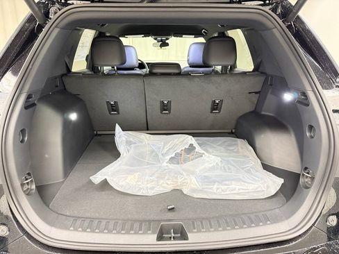 New 2026 GMC Terrain AT4 w/ LPO, Black Badging Package image 5