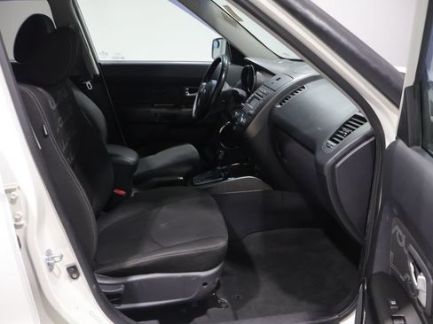 Used 2013 Kia Soul + FWD image 21