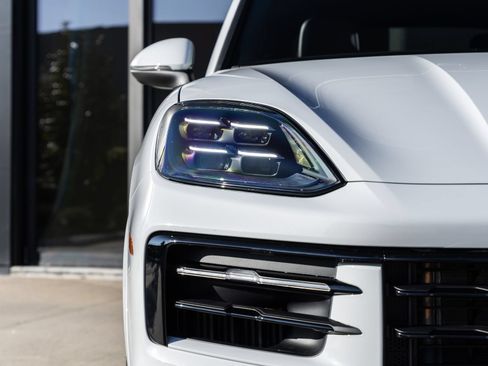 Certified 2026 Porsche Cayenne AWD/4WD image 18