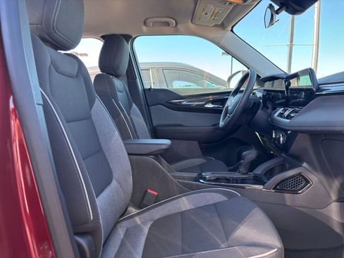 Used 2025 Chevrolet TrailBlazer LT image 24
