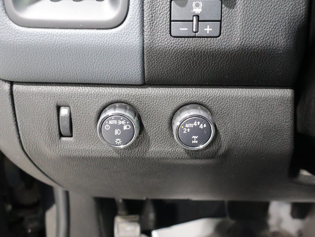 Used 2021 Chevrolet Colorado Z71 w/ Safety Package AWD/4WD image 32