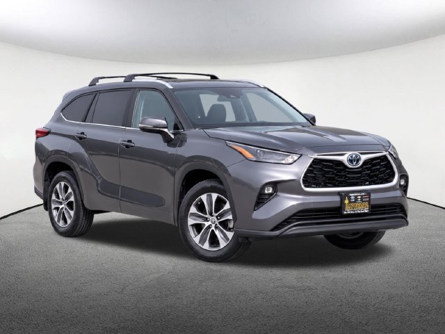 Used 2023 Toyota Highlander XLE AWD/4WD image 2