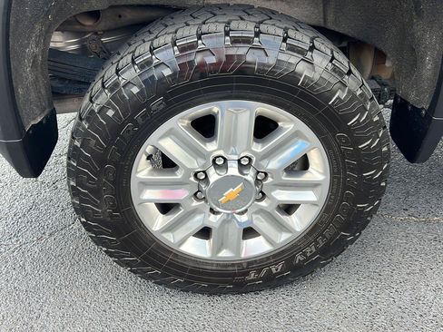 Used 2024 Chevrolet Silverado 2500 LT AWD/4WD image 37