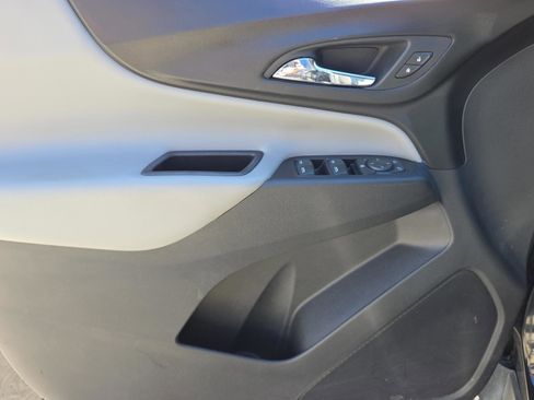 Used 2020 Chevrolet Equinox LS image 30