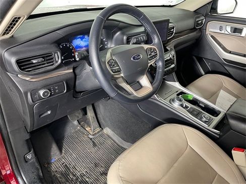 Used 2021 Ford Explorer Limited w/ Equipment Group 301A image 3
