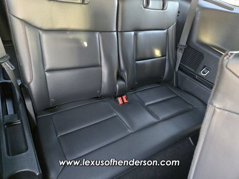 Used 2025 Ford Explorer ST-Line w/ ST-Line Street Pack AWD/4WD image 15