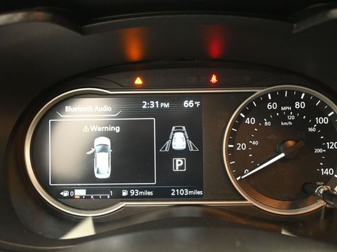 Certified 2025 Nissan Versa SR w/ Trunk Package image 11