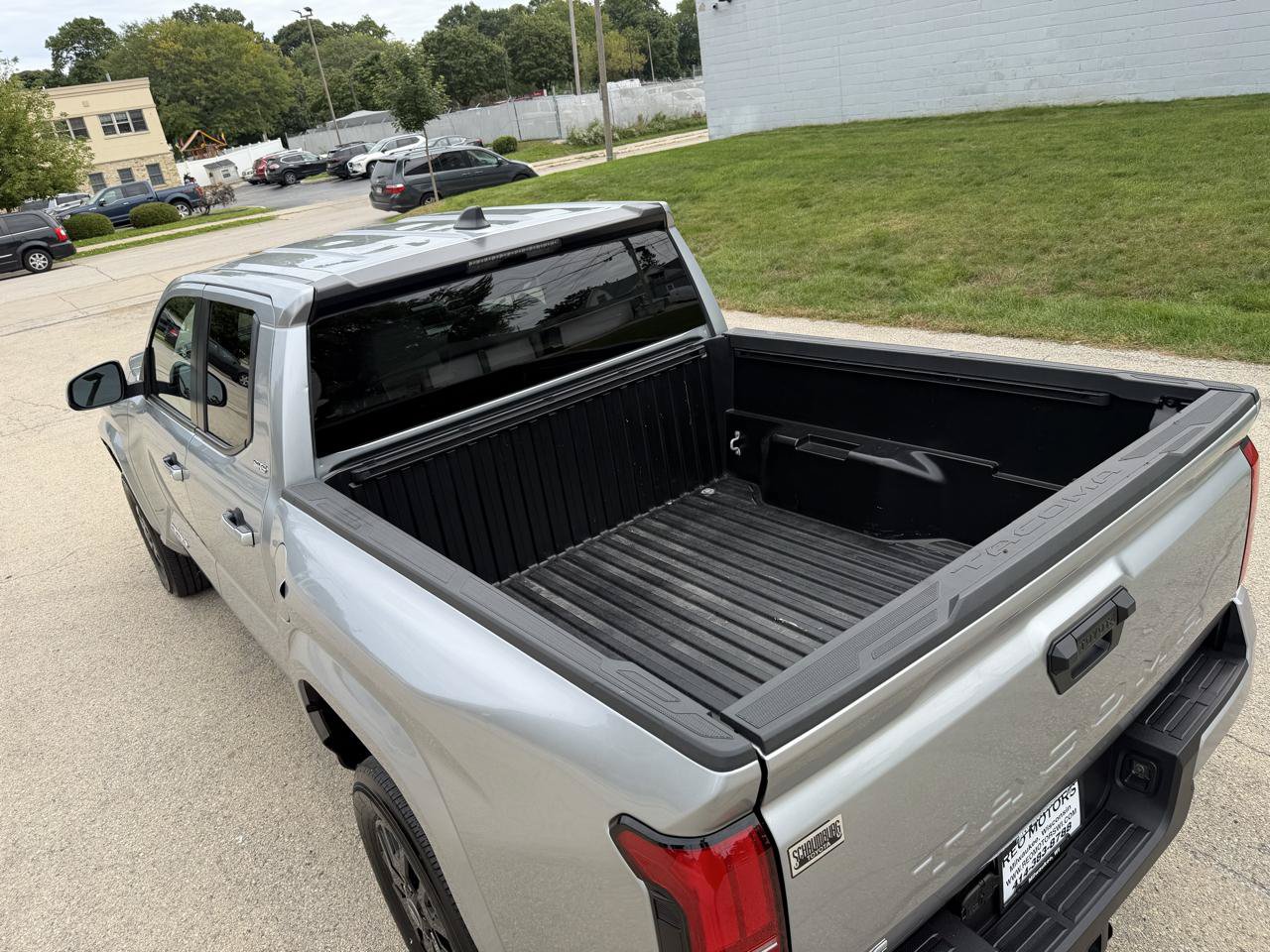 Used 2024 Toyota Tacoma SR5 AWD/4WD image 8