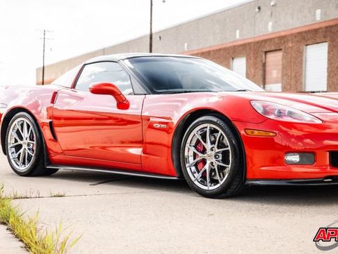 Used 2011 Chevrolet Corvette Z06 w/ Z06 Carbon Fiber Package RWD image 48