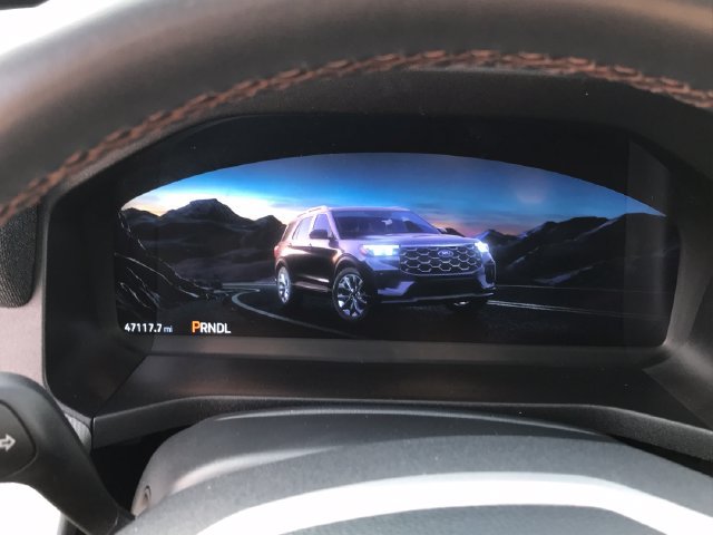 Used 2025 Ford Explorer Active AWD/4WD image 8