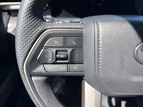 Used 2025 Toyota Tacoma TRD Sport AWD/4WD image 14